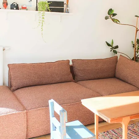 Petite Ceinture With Leafy Terrace Apartman *